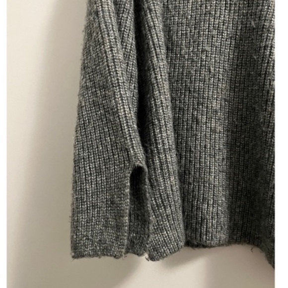 NWOT Grey Slouchy Oversized Grey Knit Sweater - Picture 9 of 9